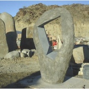 Скульптура из природного камня выполненая c помощью цепной бензиновой пилы ICS